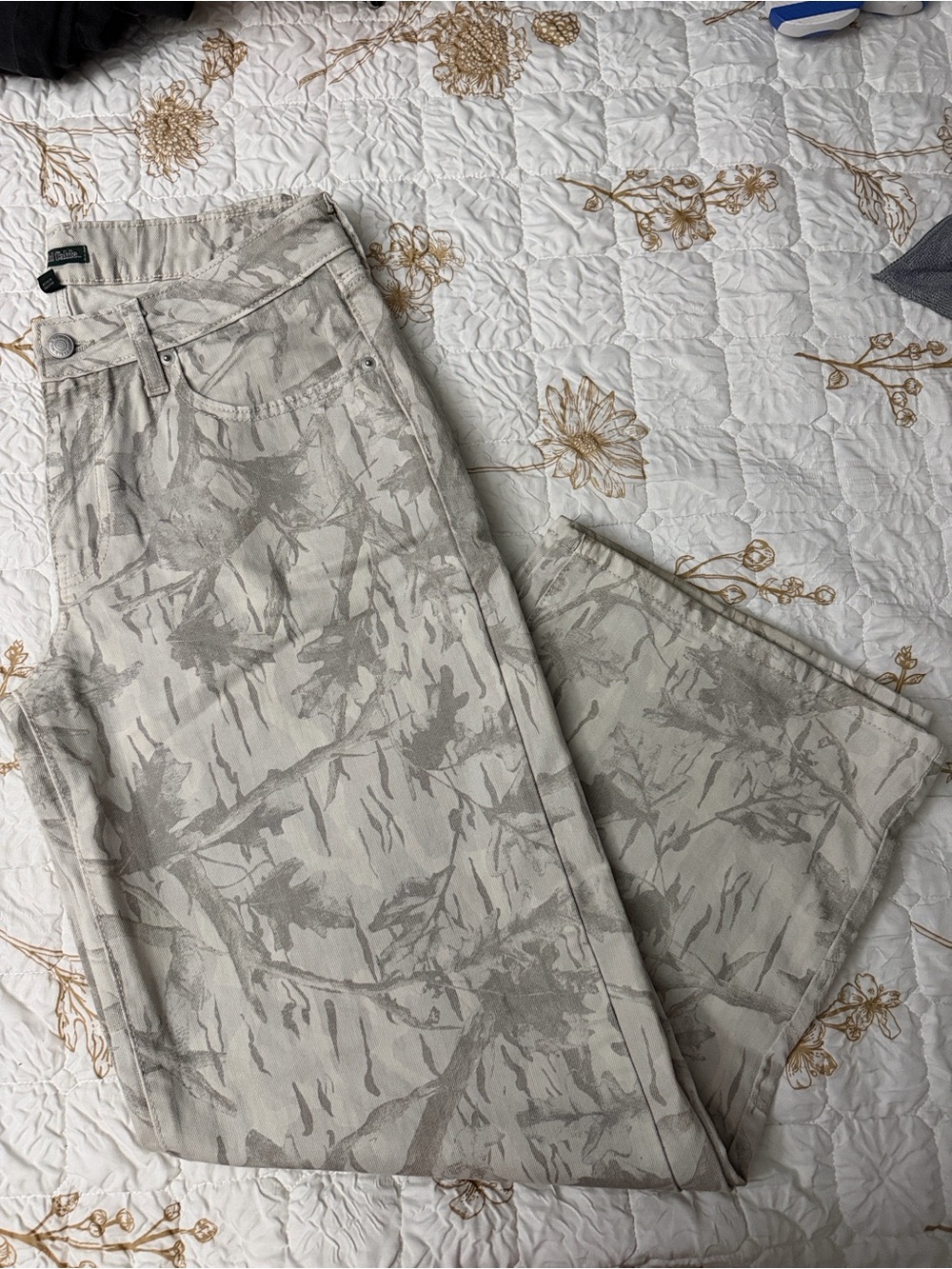 Women low-rise baggy jeans
